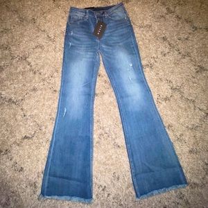 NEW Risen High Rise Frayed Hem Flare Jeans Women’s Size 28 / 7